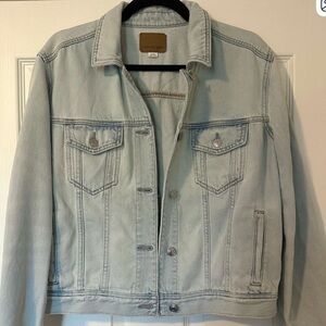 American Eagle Light Wash Denim Jacket / Jean Jacket